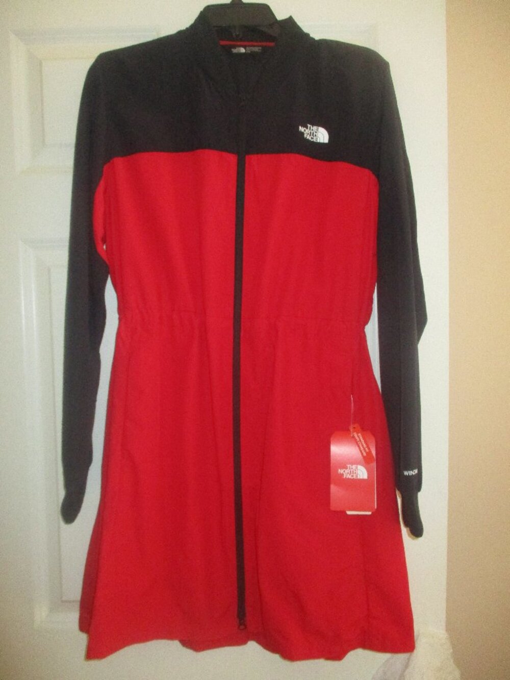 The North Face Flybae Bomber Jacket Water Resistant Black Red Nylon sz M NWT
